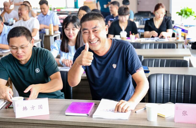 清大工商管理EMBA總裁班邀請到清華大學的殷雅俊教授現(xiàn)場授課照片